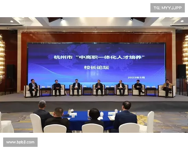 大路镇赛区首次使用蒙古语裁判宣判犯规 多民族语言执裁手册将在全区推广 大路镇赛区首次使用蒙古语裁判宣判犯规 多民族语言执裁手册将在全区推广